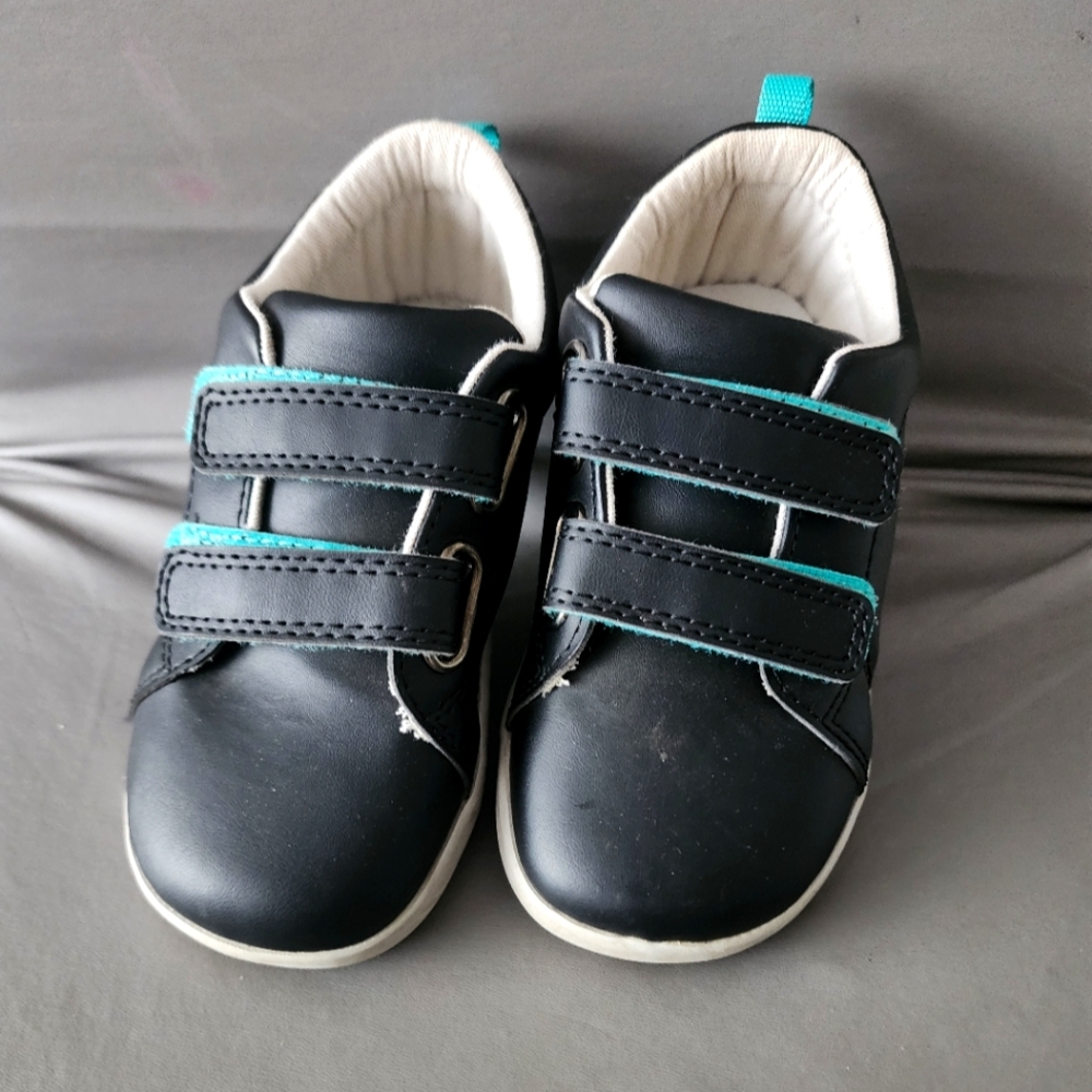 Ten little shoes